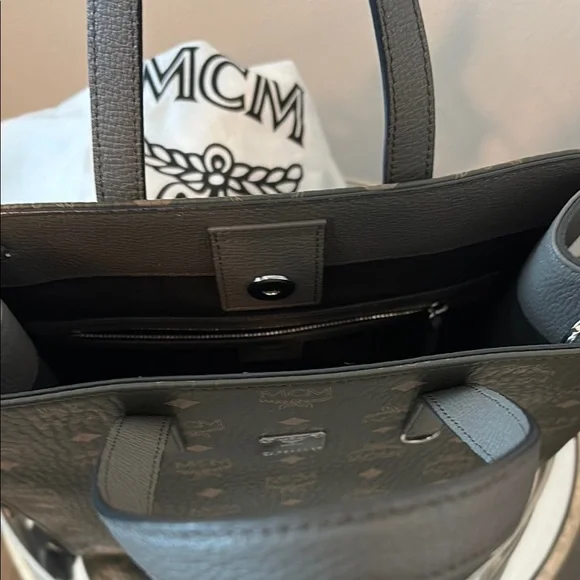 MCM Aren Monogram Leather Tote! Like NEW!! - Picture 2 of 7